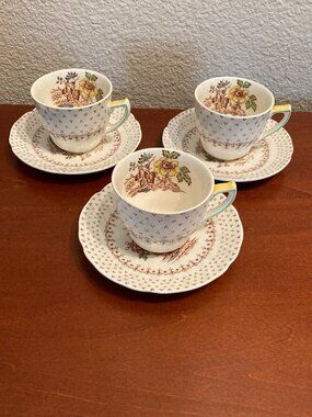 Royal Doulton “Grantham” – Set of 3 Cups & 4 Saucers (England)
